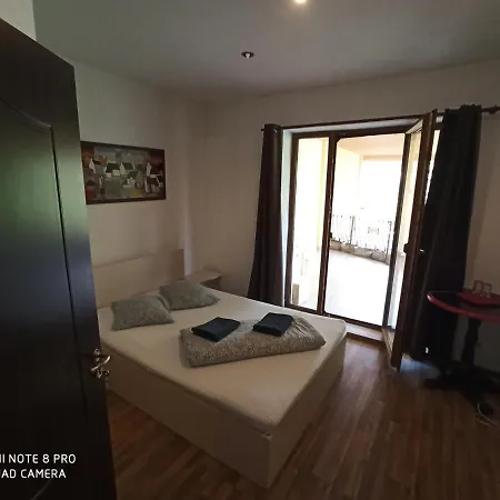 Quik Guest house *